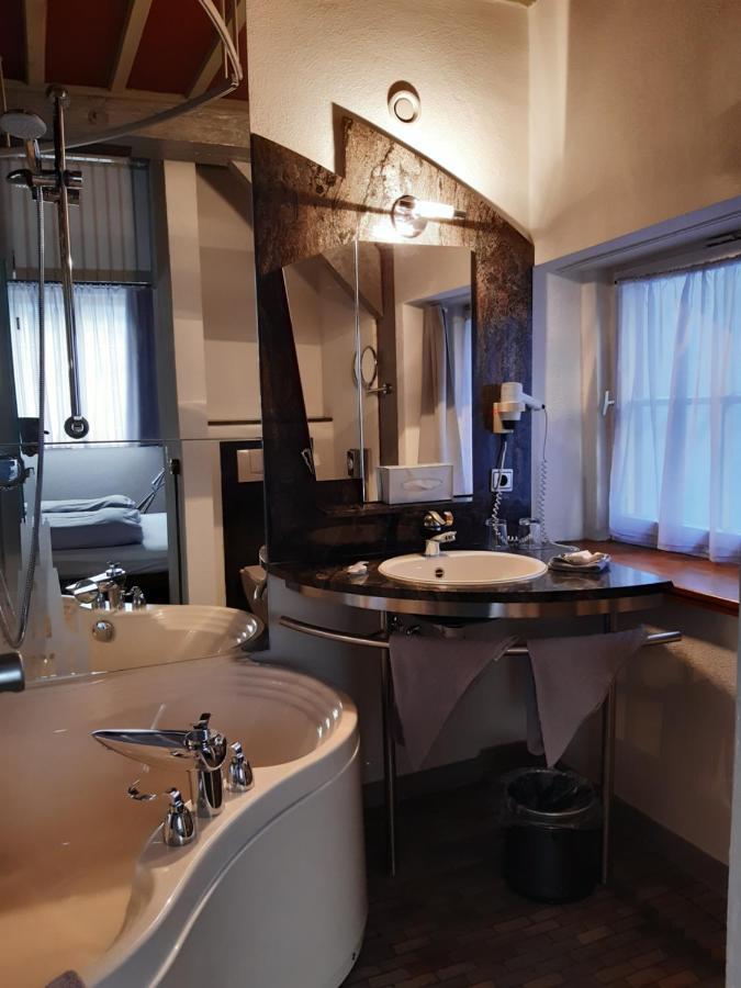 Отель Schiefes Haus Ульм Экстерьер фото