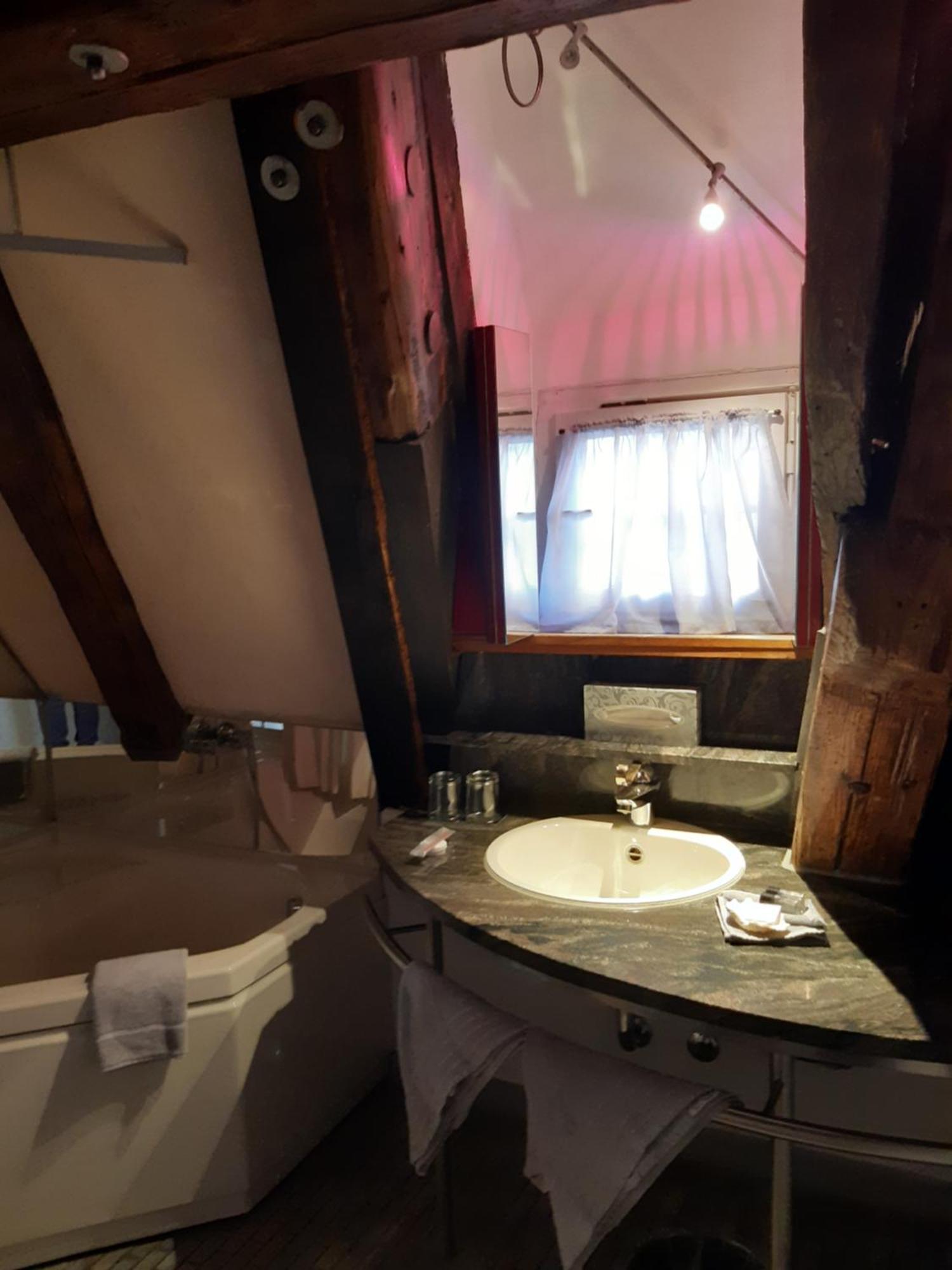 Отель Schiefes Haus Ульм Номер фото